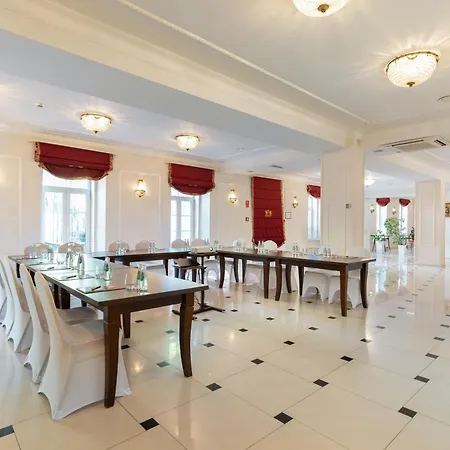 Royal Modlin Hotell 4*